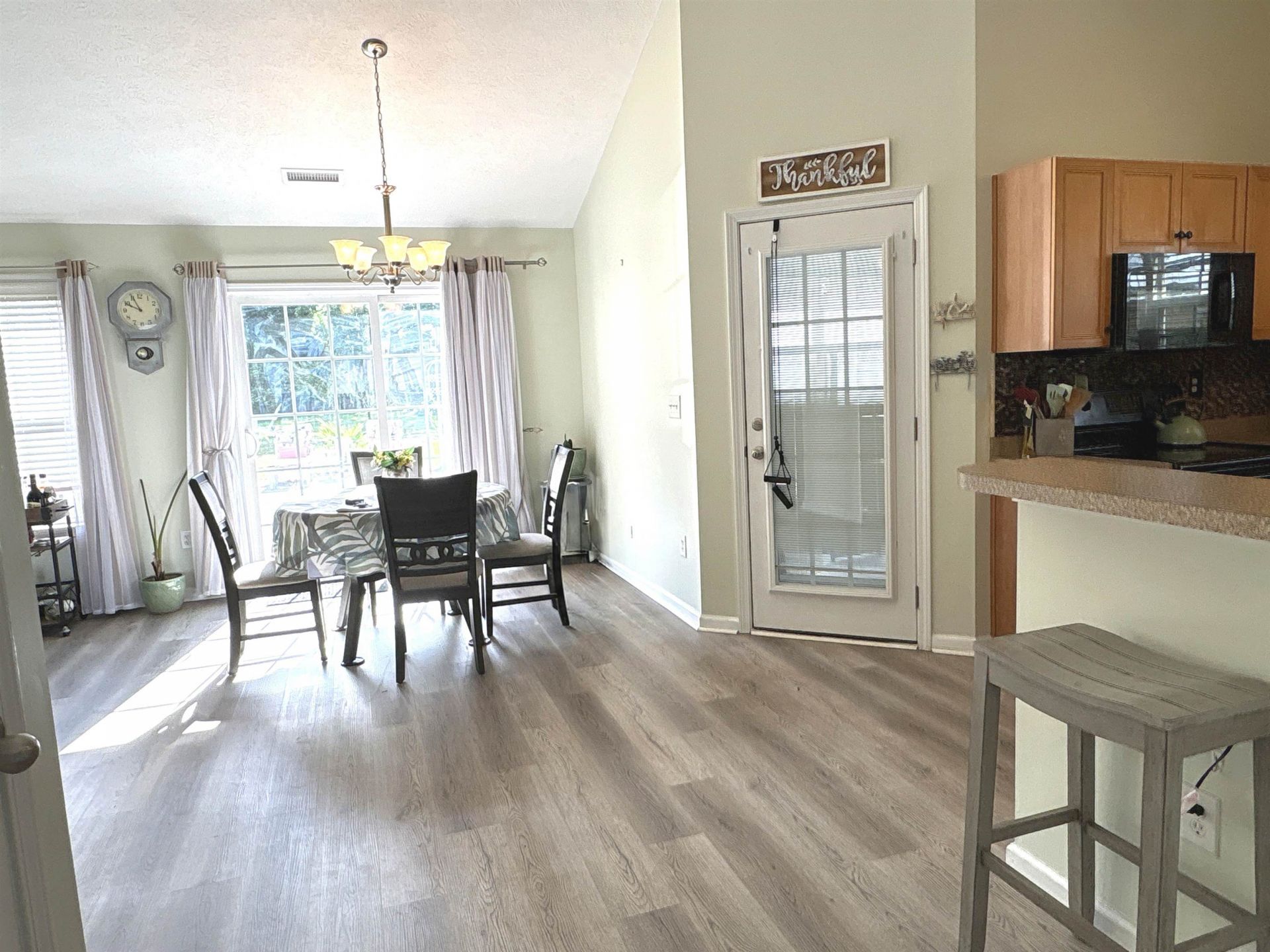 242 Four Leaf Ln. Photo 4