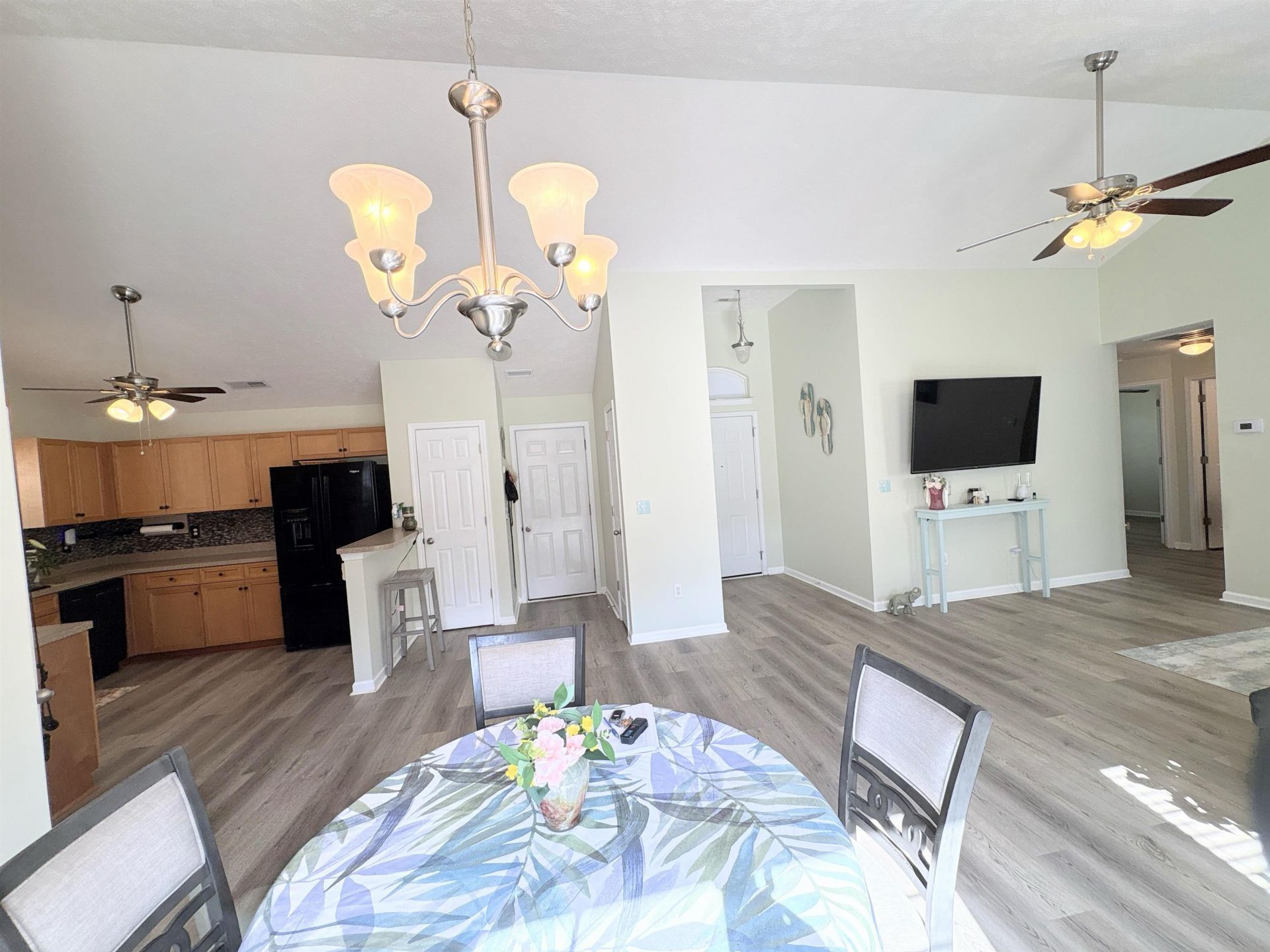 242 Four Leaf Ln. Photo 5
