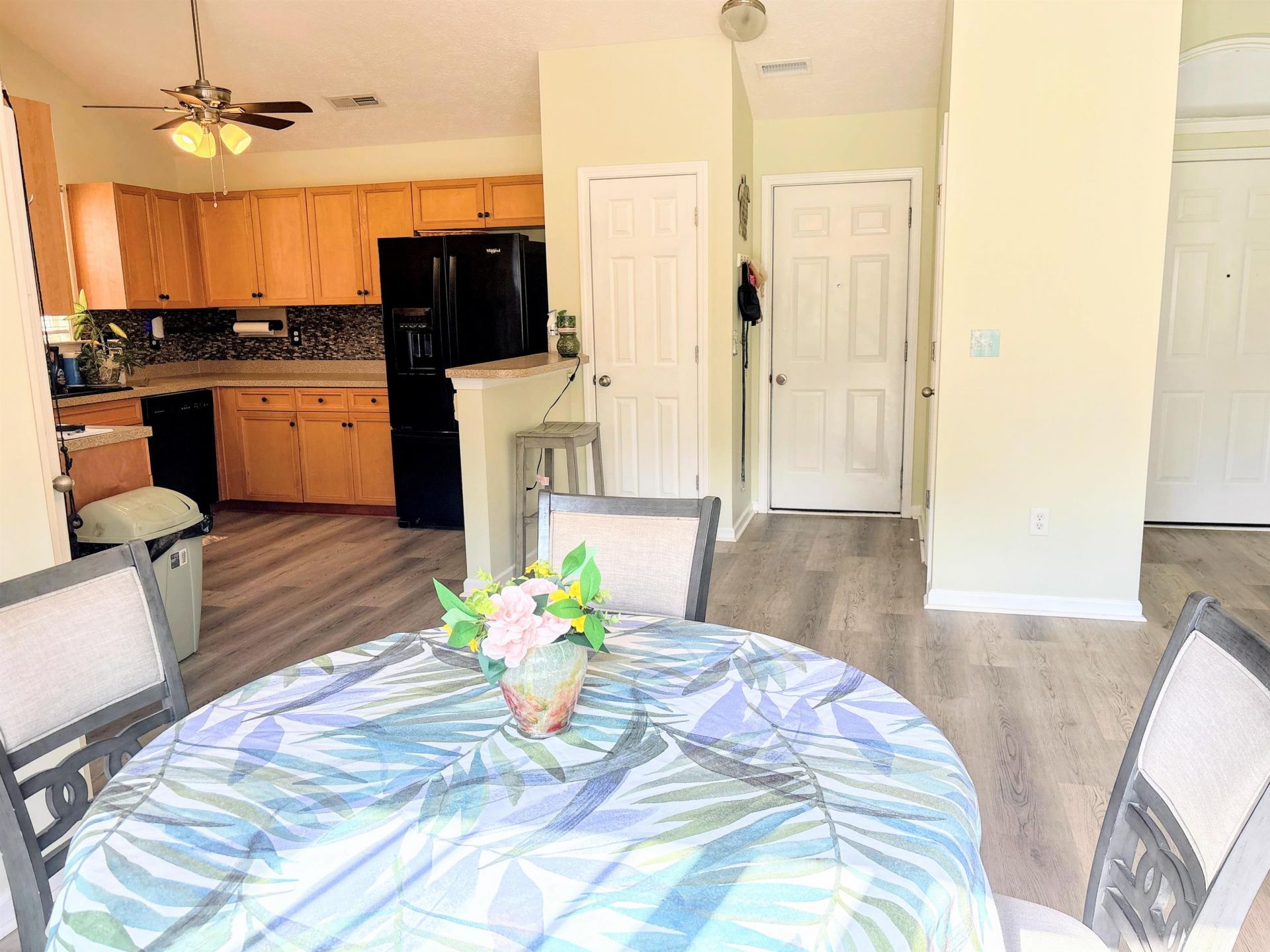 242 Four Leaf Ln. Photo 6