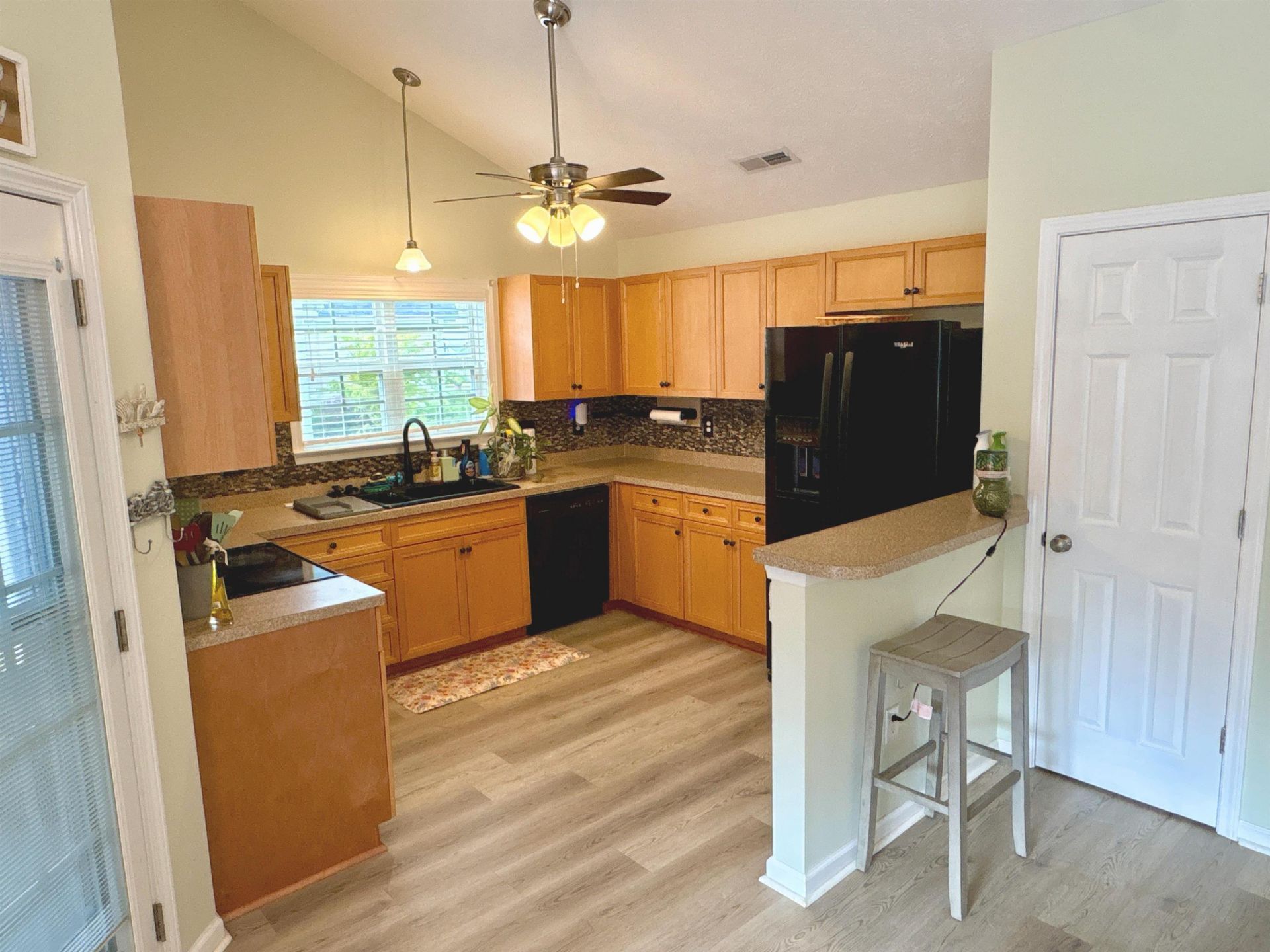 242 Four Leaf Ln. Photo 7