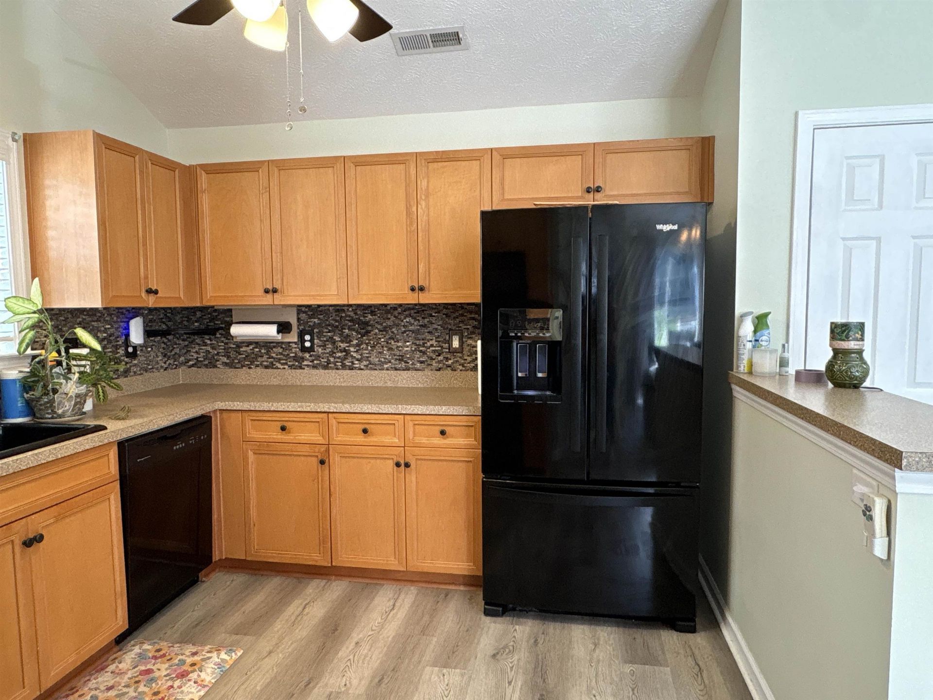 242 Four Leaf Ln. Photo 9