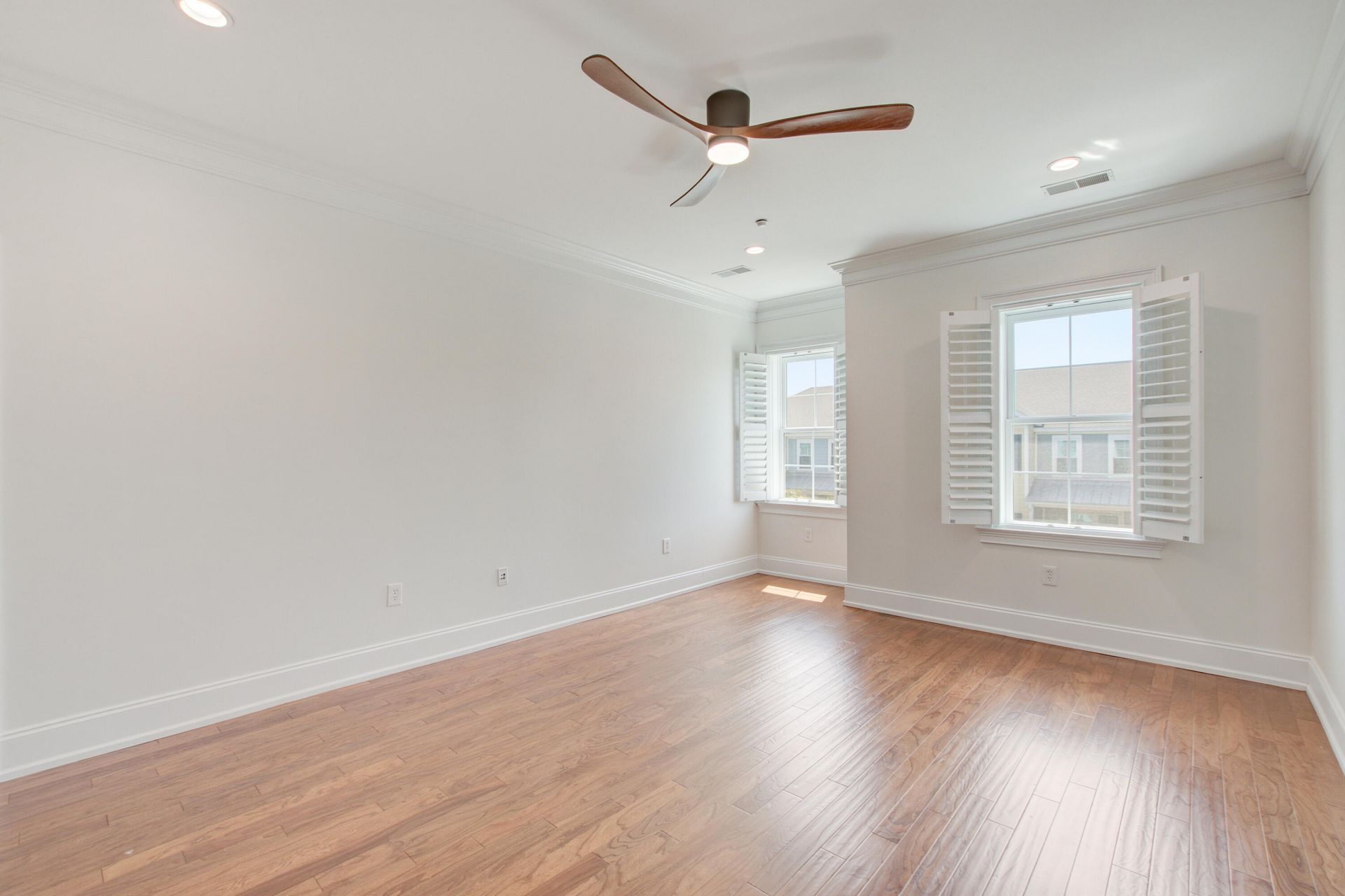 656 Coleman Boulevard Photo 32