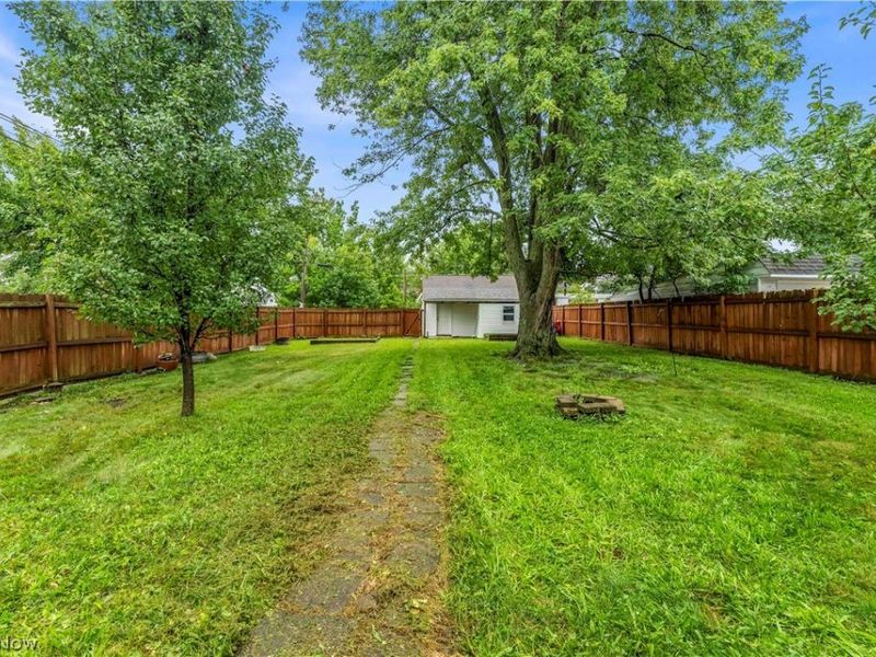 4405 Forestwood Drive, Parma, OH 44134 Photo 2