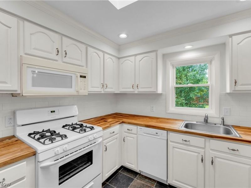 4405 Forestwood Drive, Parma, OH 44134 Photo 7