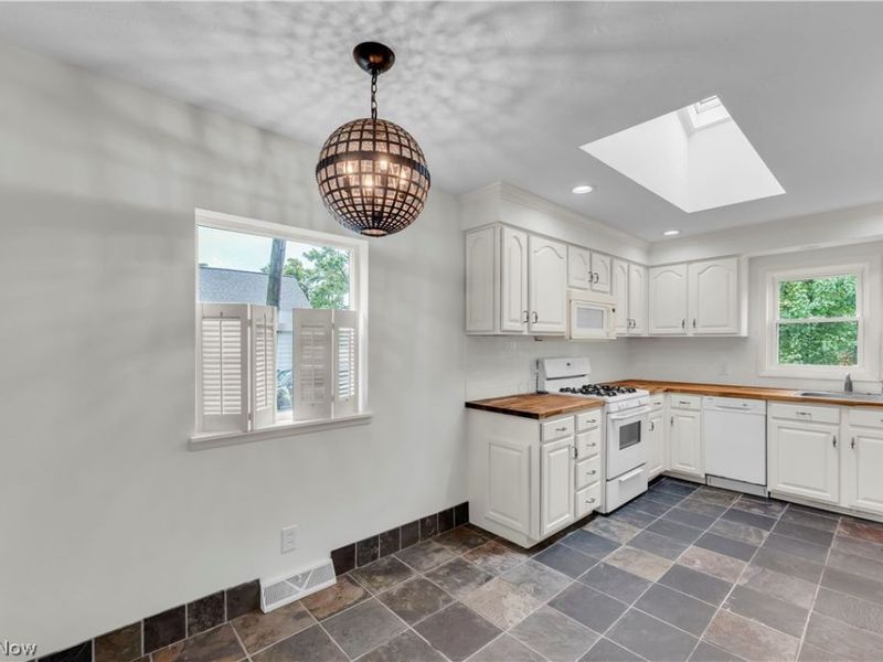 4405 Forestwood Drive, Parma, OH 44134 Photo 9