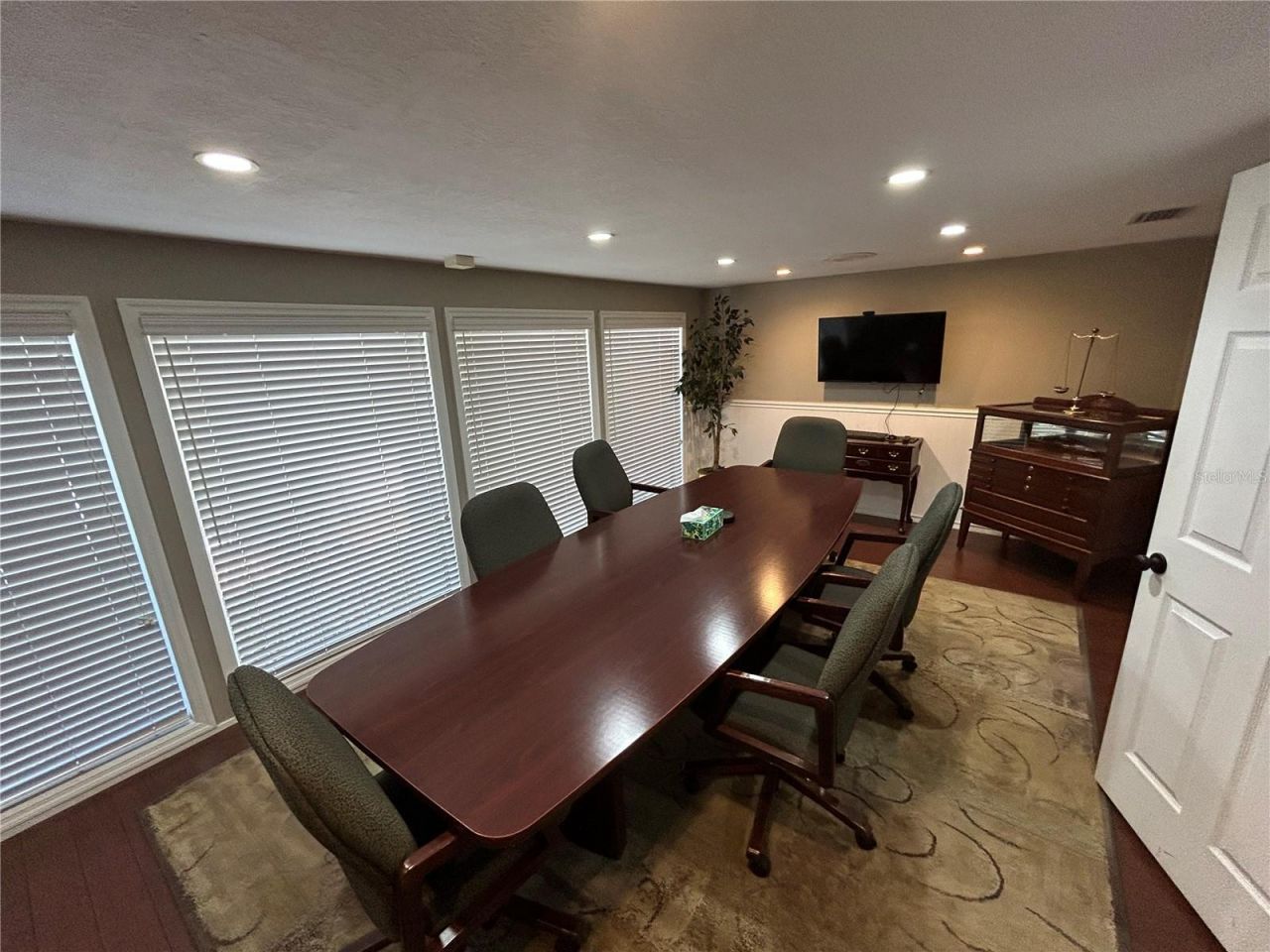 223 Lithia Pinecrest Road, Brandon, FL 33511 Photo