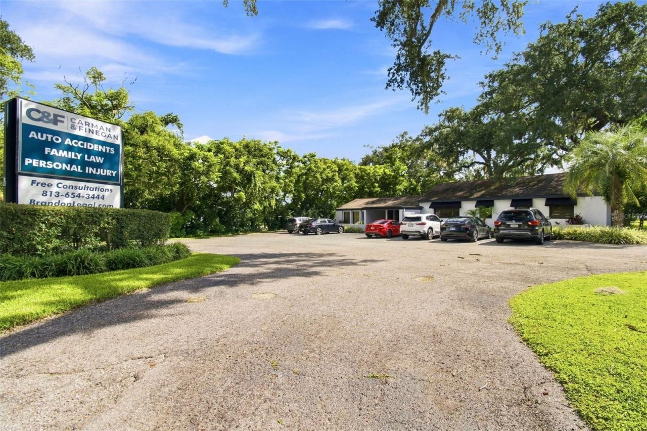 223 Lithia Pinecrest Road, Brandon, FL 33511 Photo