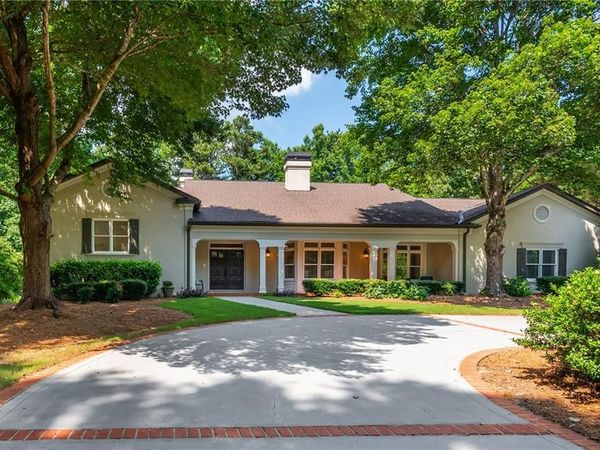1025 Stonegate Court , Roswell, GA 30075