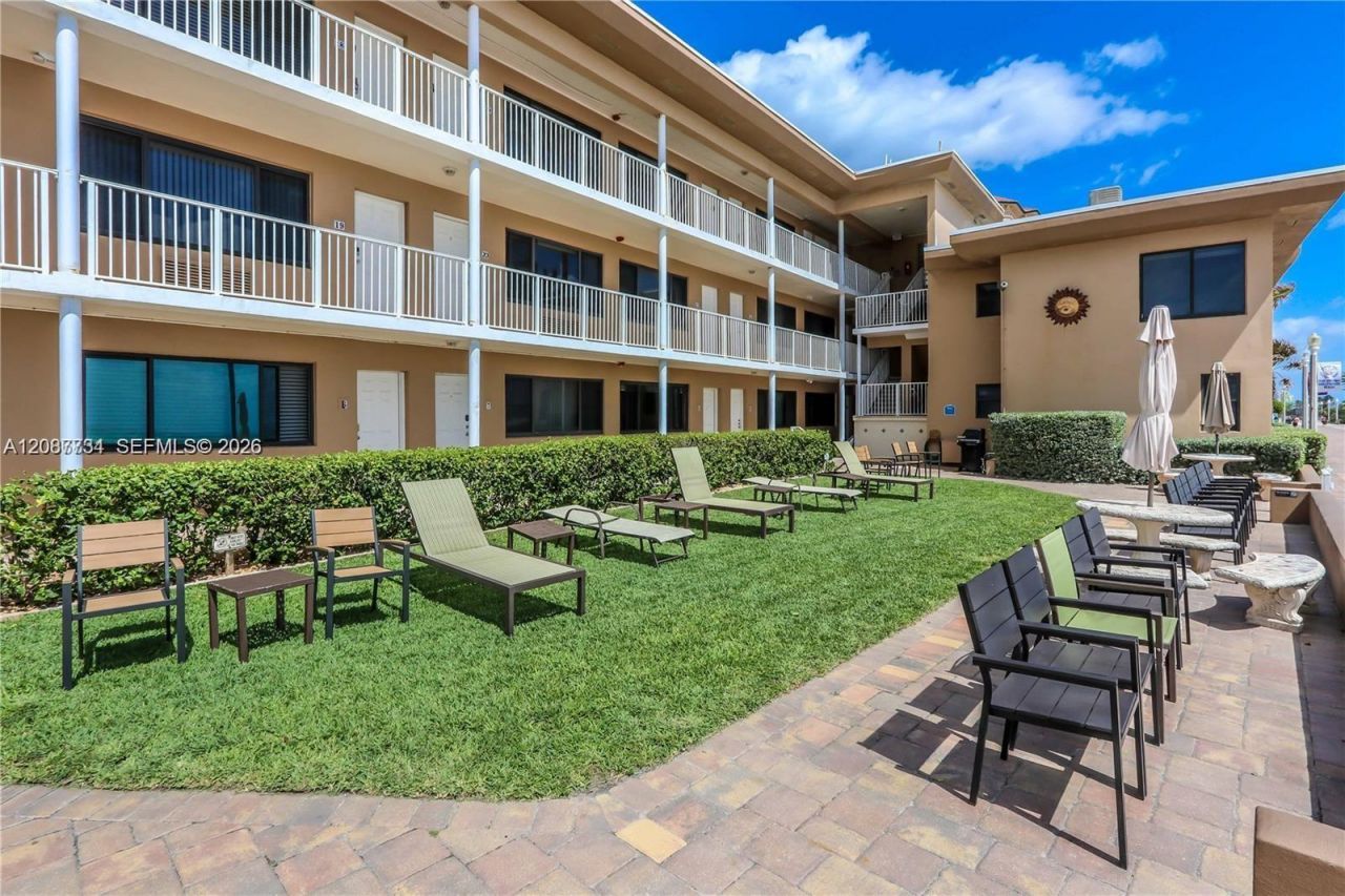3300 N Surf Rd , Unit 1A, Hollywood, FL 33019 Photo