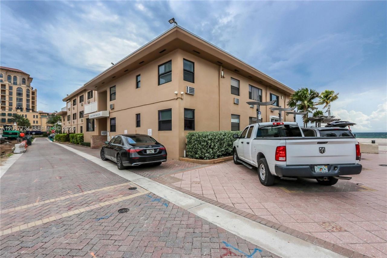 3300 N Surf Rd , Unit 1A, Hollywood, FL 33019 Photo