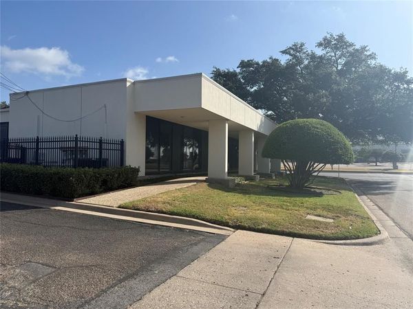 1600 Lake Air Drive , Waco, TX 76710