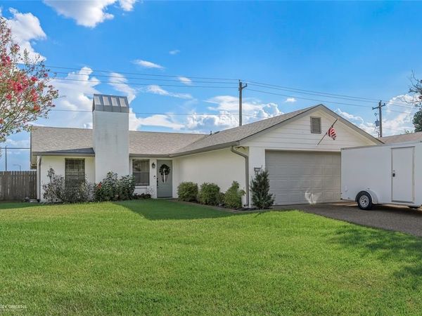 3120 Le Oaks Drive, Bossier City, LA 71111