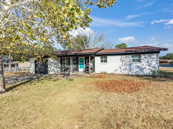 1306 Hulme Street , Bowie, TX 76230