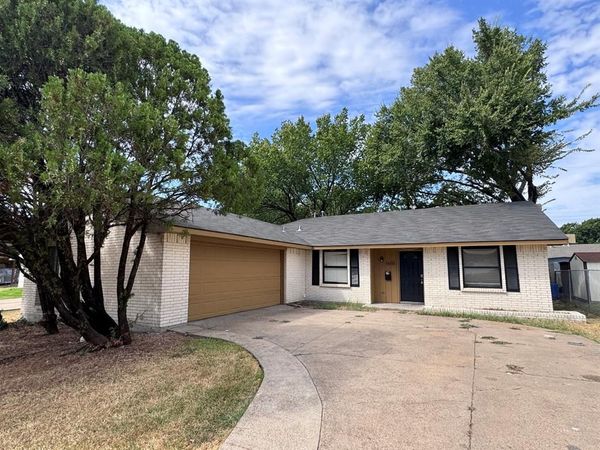 1610 Kingston Drive, Grand Prairie, TX 75051