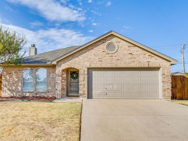 549 Bretts Way, Burleson, TX 76028