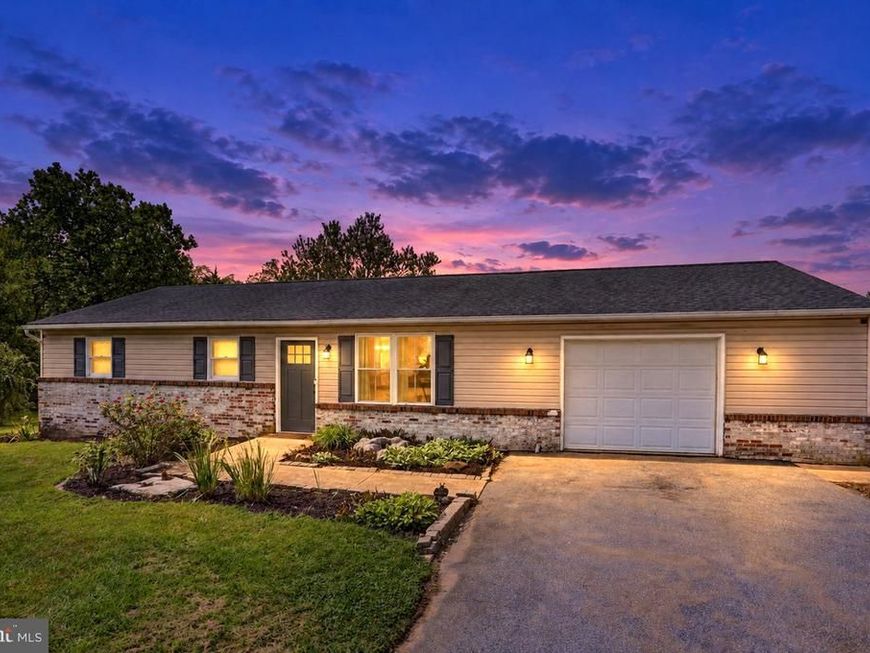 1541 Streamside Drive, Chambersburg, PA 17202 Main Photo