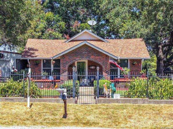 509 E Almante Avenue, De Leon, TX 76444