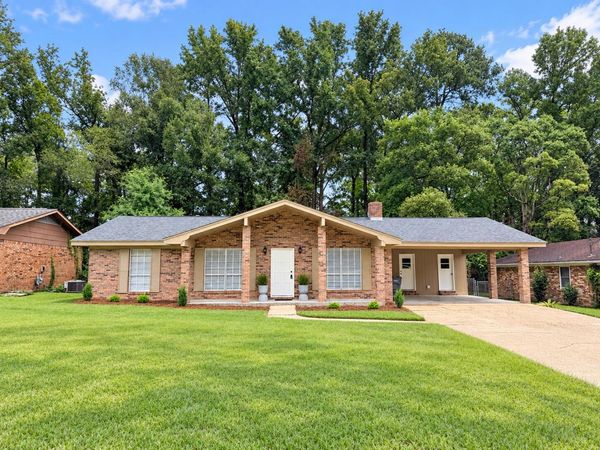 206 W Ray Dr., Hattiesburg, MS 39402