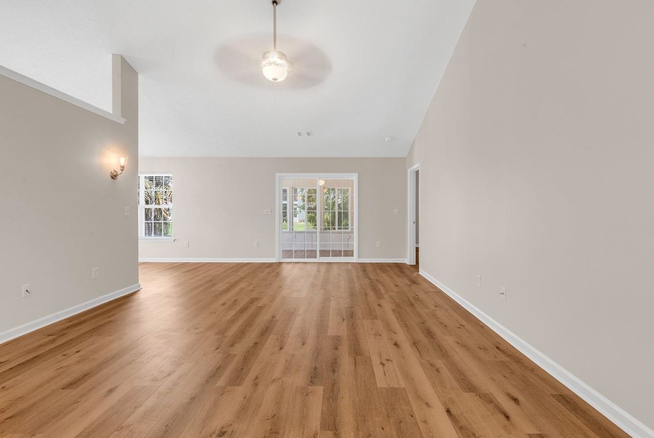 336 Lynco Ln.  Photo 4