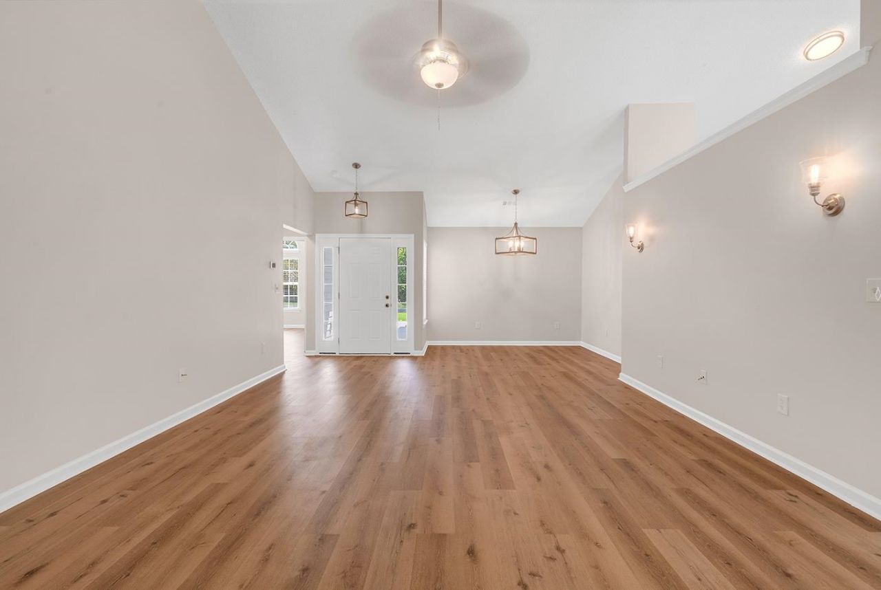 336 Lynco Ln.  Photo 6