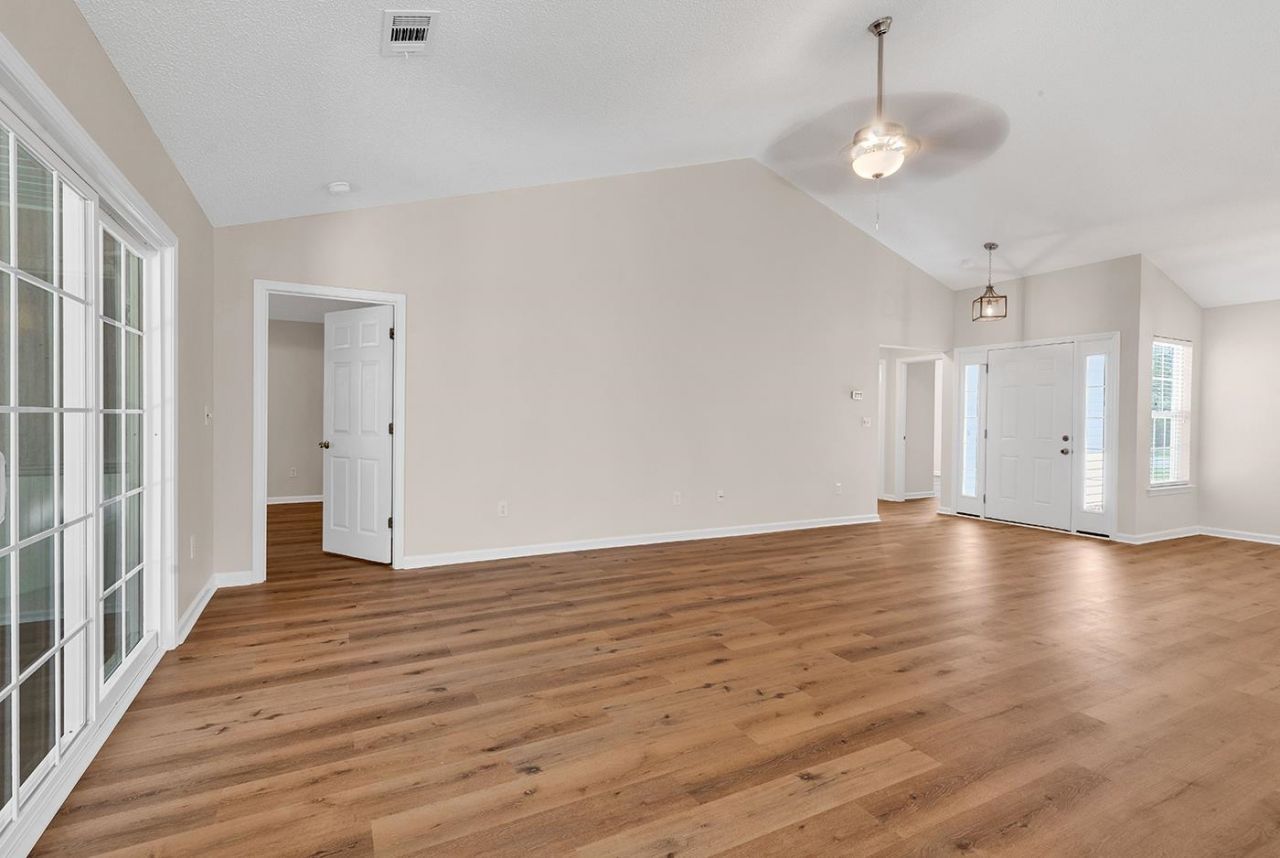 336 Lynco Ln.  Photo 8
