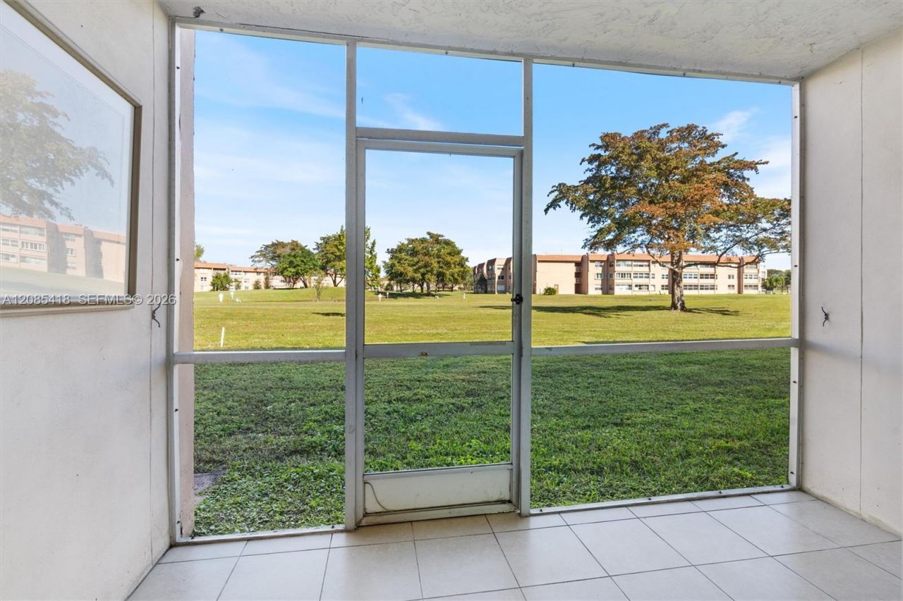 9761 Sunrise Lakes Blvd, Unit 107, Sunrise, FL 33322 Photo