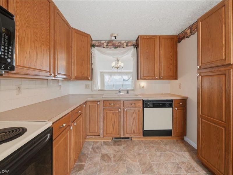 4435 Dalbury Avenue NE, Canton, OH 44714 Photo 17