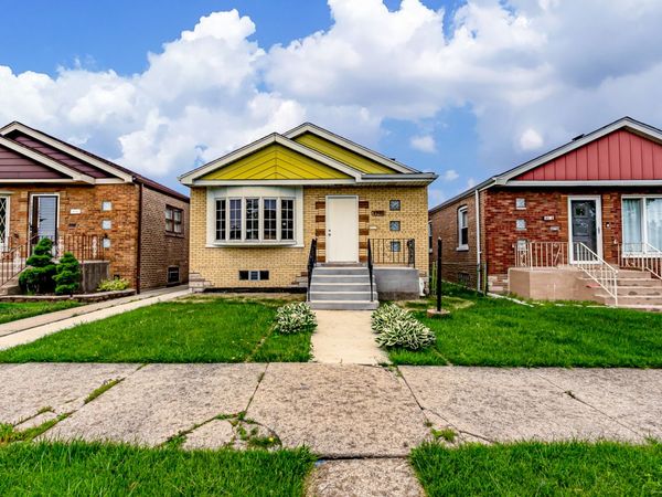 4904 S La Crosse Avenue , Chicago, IL 60638