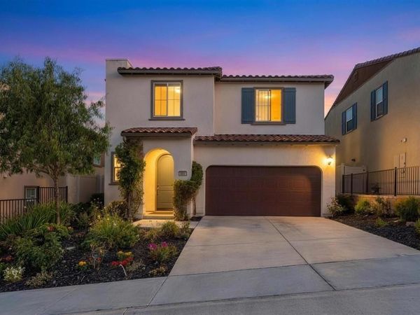 887 Brookdale Drive, Vista, CA 92081