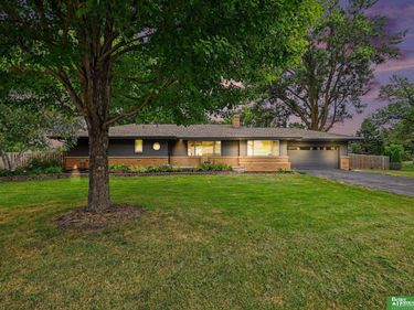 11418 Pierce Street, Omaha, NE 68144