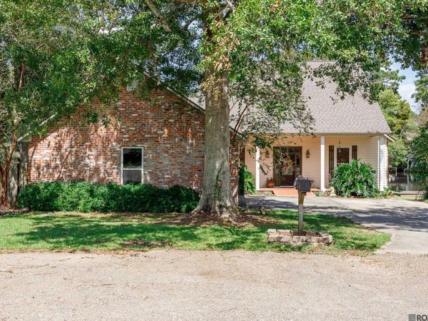 31792 River Pines Dr, Springfield, LA 70462