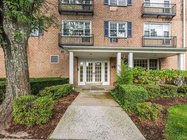1 Consulate Drive, Unit 2H, Tuckahoe, NY 10707