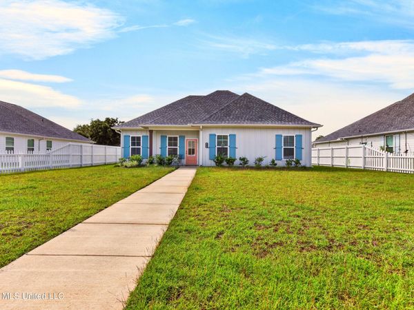 818 Old Spanish Trail, Bay Saint Louis, MS 39520