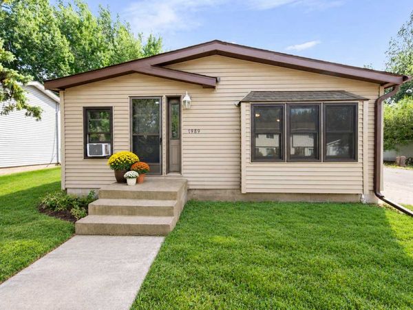1989 Cardinal Drive, Centerville, MN 55038