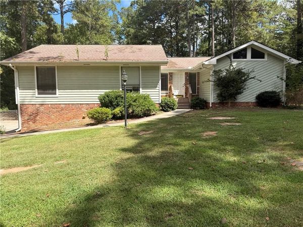 430 Banks Road , Fayetteville, GA 30214