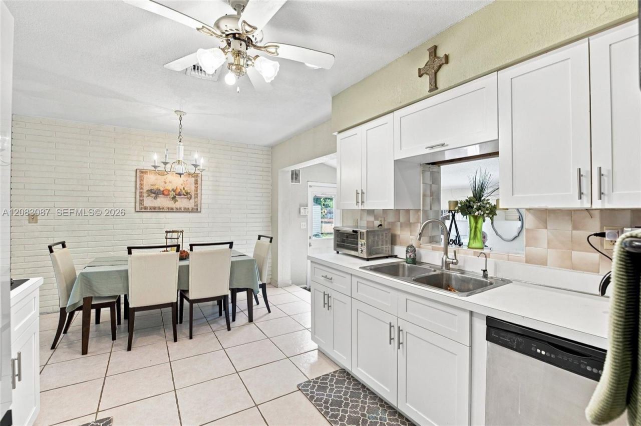 4750 NW 1st St, Plantation, FL 33317 Photo