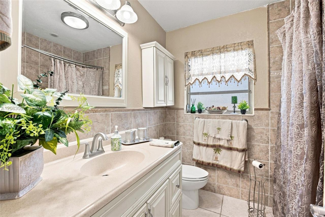 4750 NW 1st St, Plantation, FL 33317 Photo