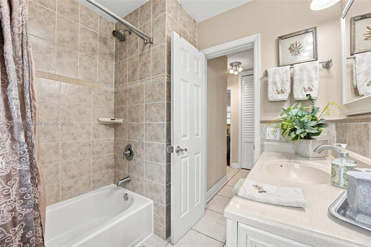 4750 NW 1st St, Plantation, FL 33317 Photo