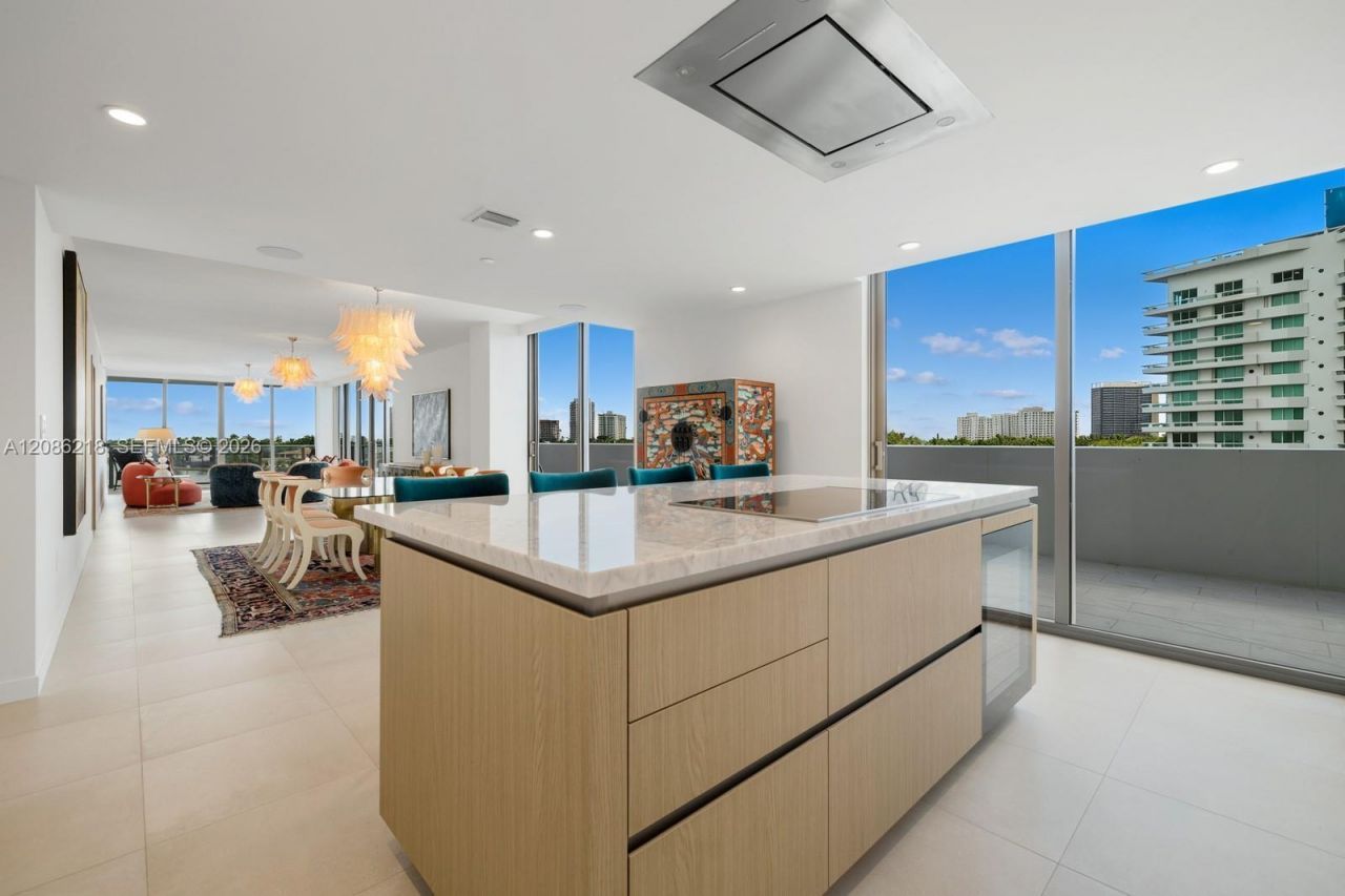 1135 103rd St, Unit 506, Bay Harbor Islands, FL 33154 Photo