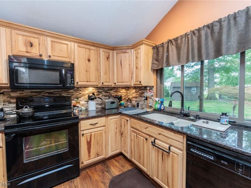 20757 Parkwood Lane, Strongsville, OH 44136 Photo 13