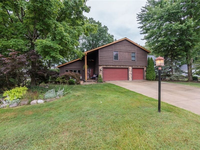 20757 Parkwood Lane, Strongsville, OH 44136 Photo 2