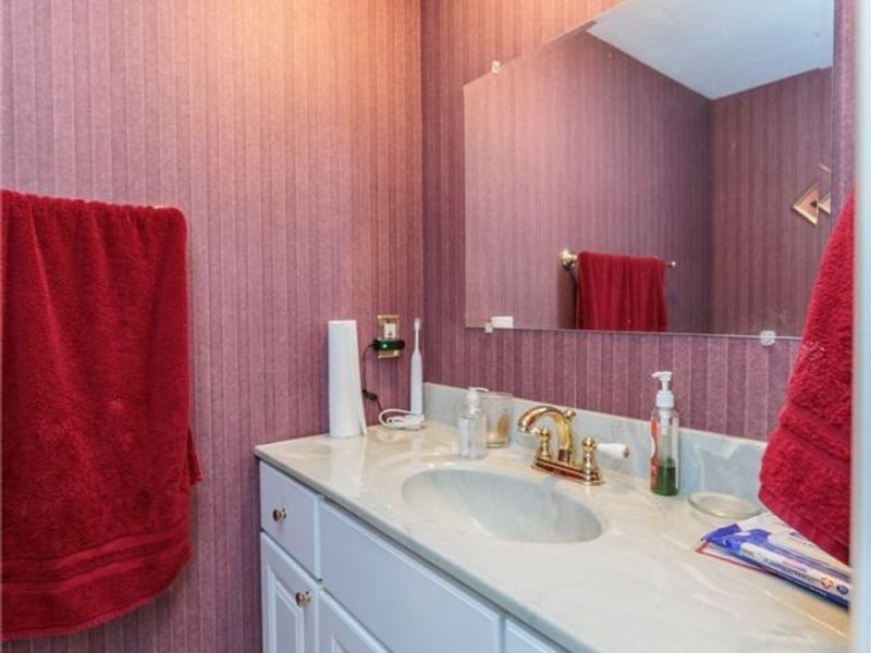 20757 Parkwood Lane, Strongsville, OH 44136 Photo 22