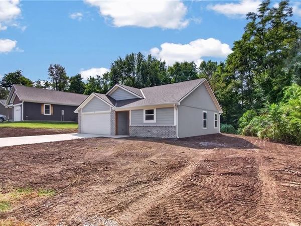 301 W 18th Street, Higginsville, MO 64037