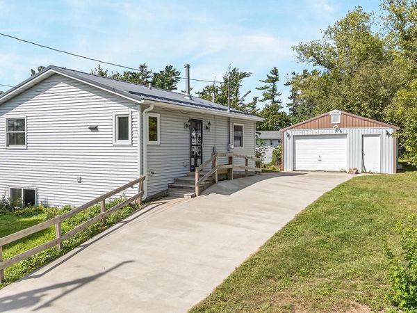 515 N NASH STREET, Hortonville, WI 54944