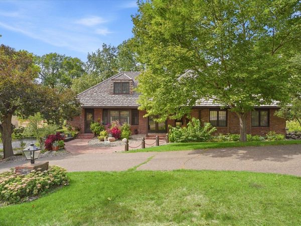 101 Ardmore Drive, Golden Valley, MN 55422