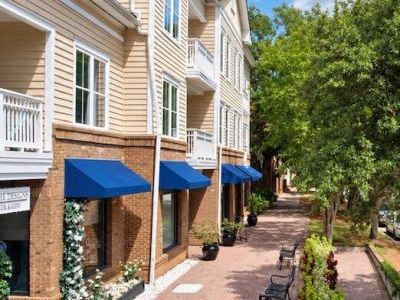 250 Seven Farms Drive, Unit 202, Charleston, SC 29492