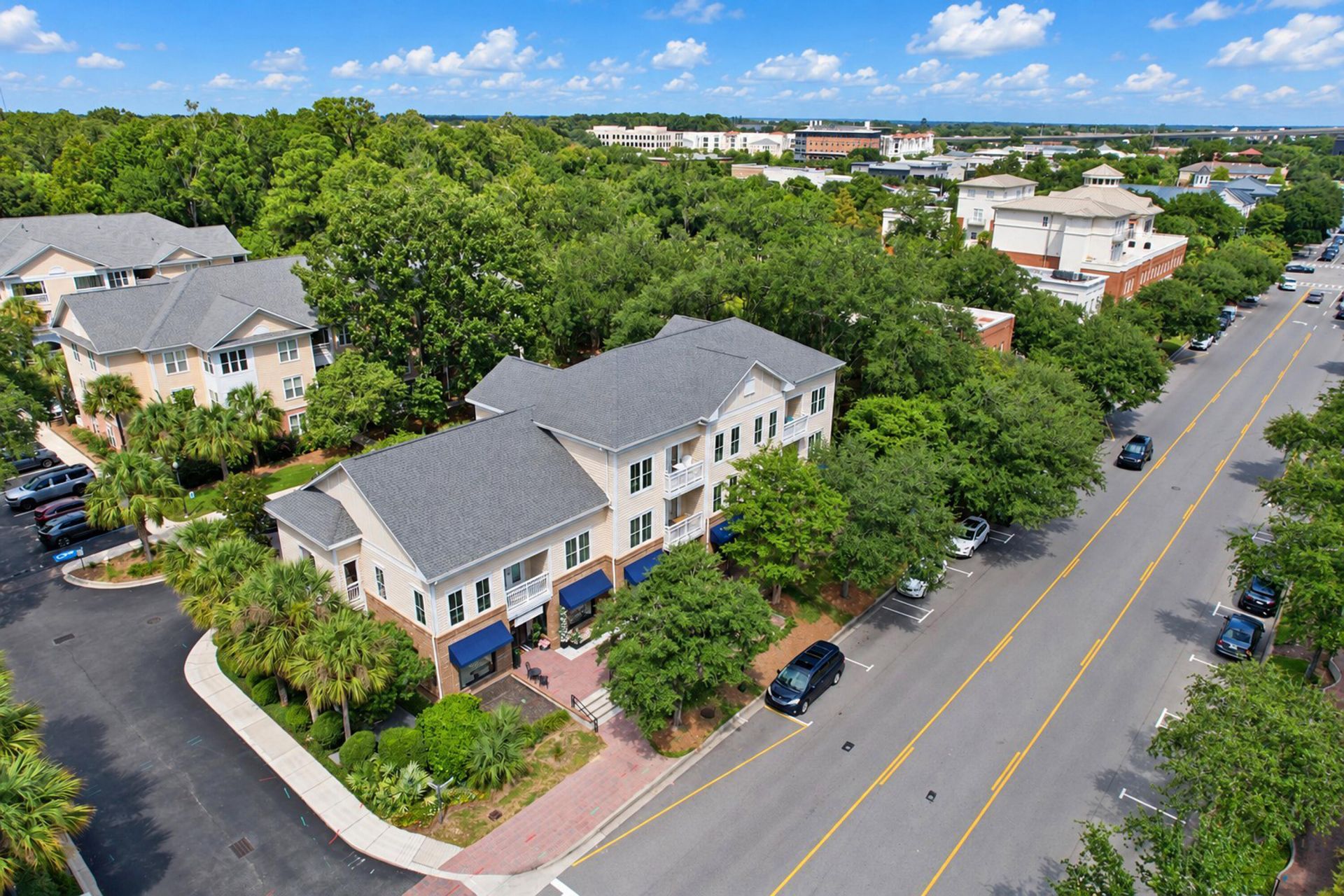 250 Seven Farms Drive Photo 24