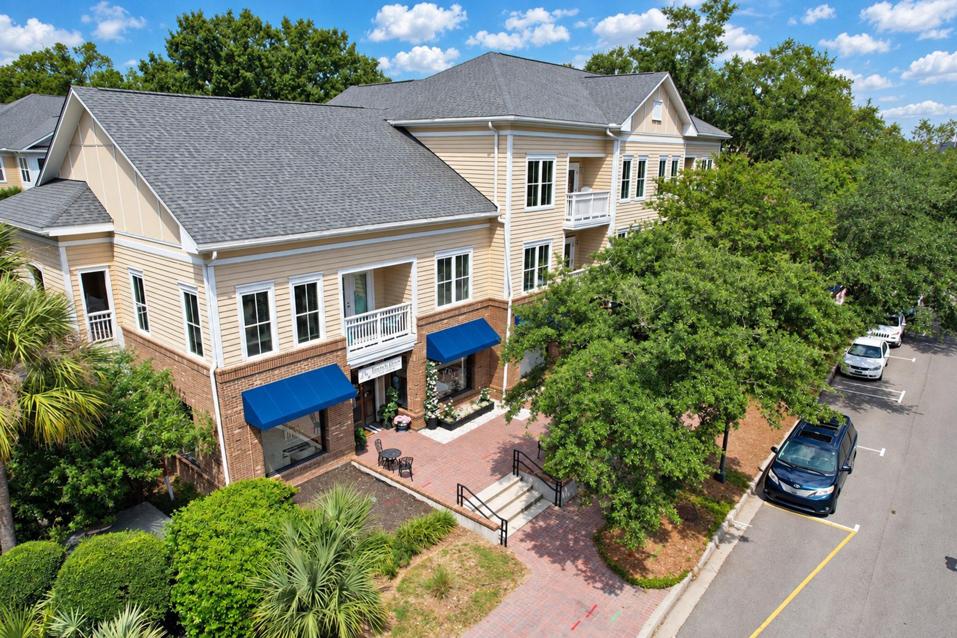 250 Seven Farms Drive Photo 30
