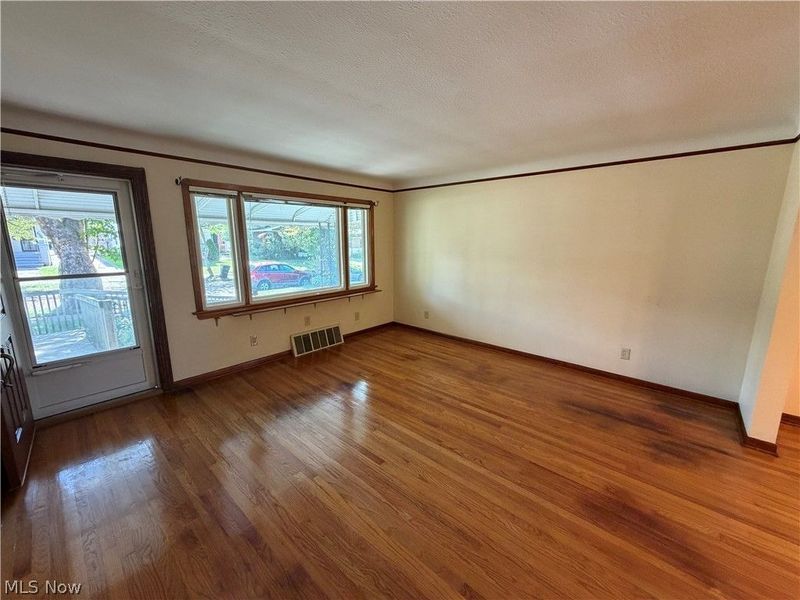 8305 Vineyard Avenue, Cleveland, OH 44105 Photo 10