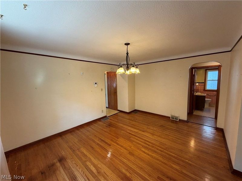 8305 Vineyard Avenue, Cleveland, OH 44105 Photo 12